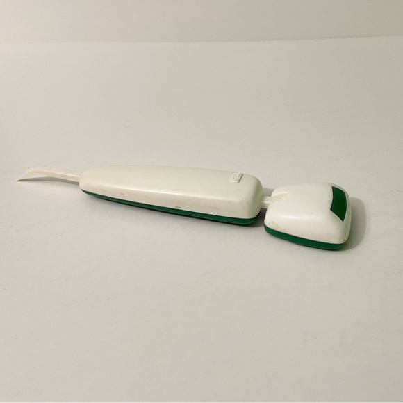 Vintage Sindy Pedigree Vacuum Cleaner and Garbage Can Doll Accessories - Picture 7 of 16